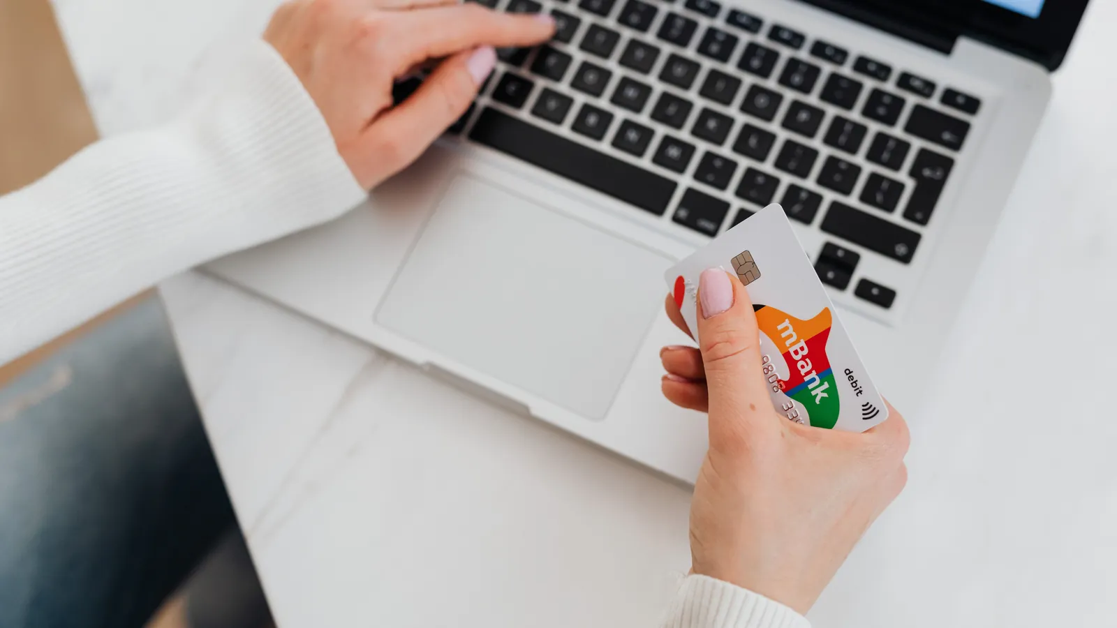 Un paiement en ligne, moment où les arnaques frappent